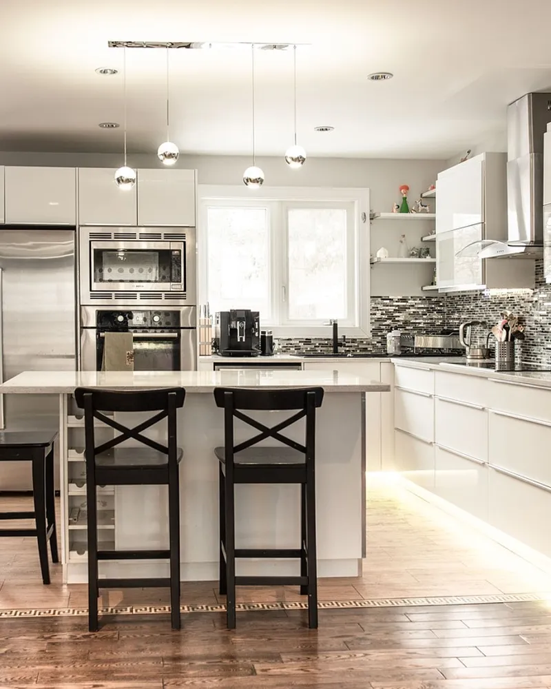 Pose de menuiseries : moderniser son habitat par la rénovation et le remplacement