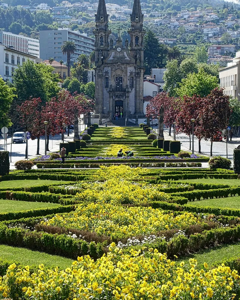 Renouveler son espace extérieur : rénovation et remplacement des équipements de jardin